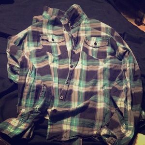 Cute blue plaid long-sleeve button down shirt!!